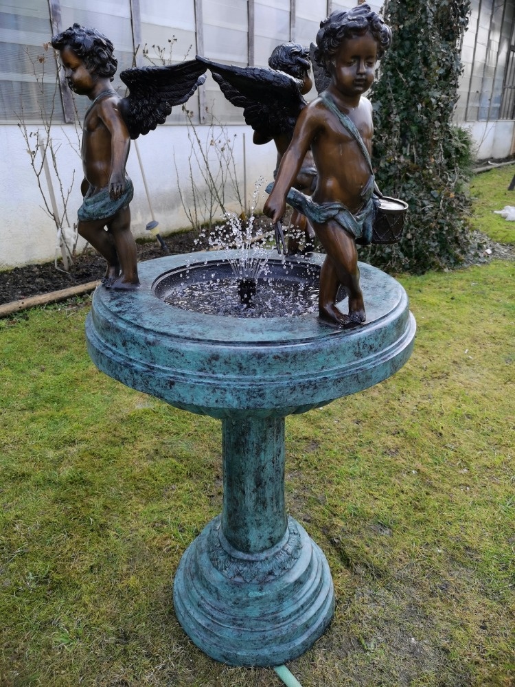 Zámecká bronzová fontána s amorky - 8
