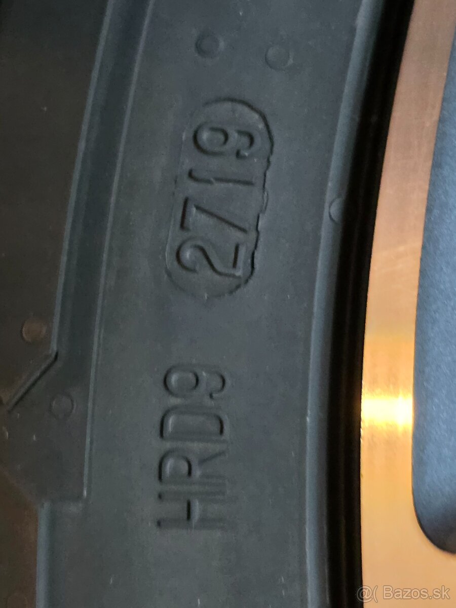 Predám zimné pneumatiky 215 /60/R17 - 8