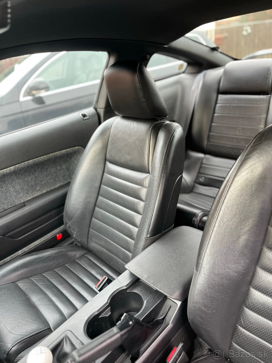 Ford MUSTANG 4.6V8 - 8