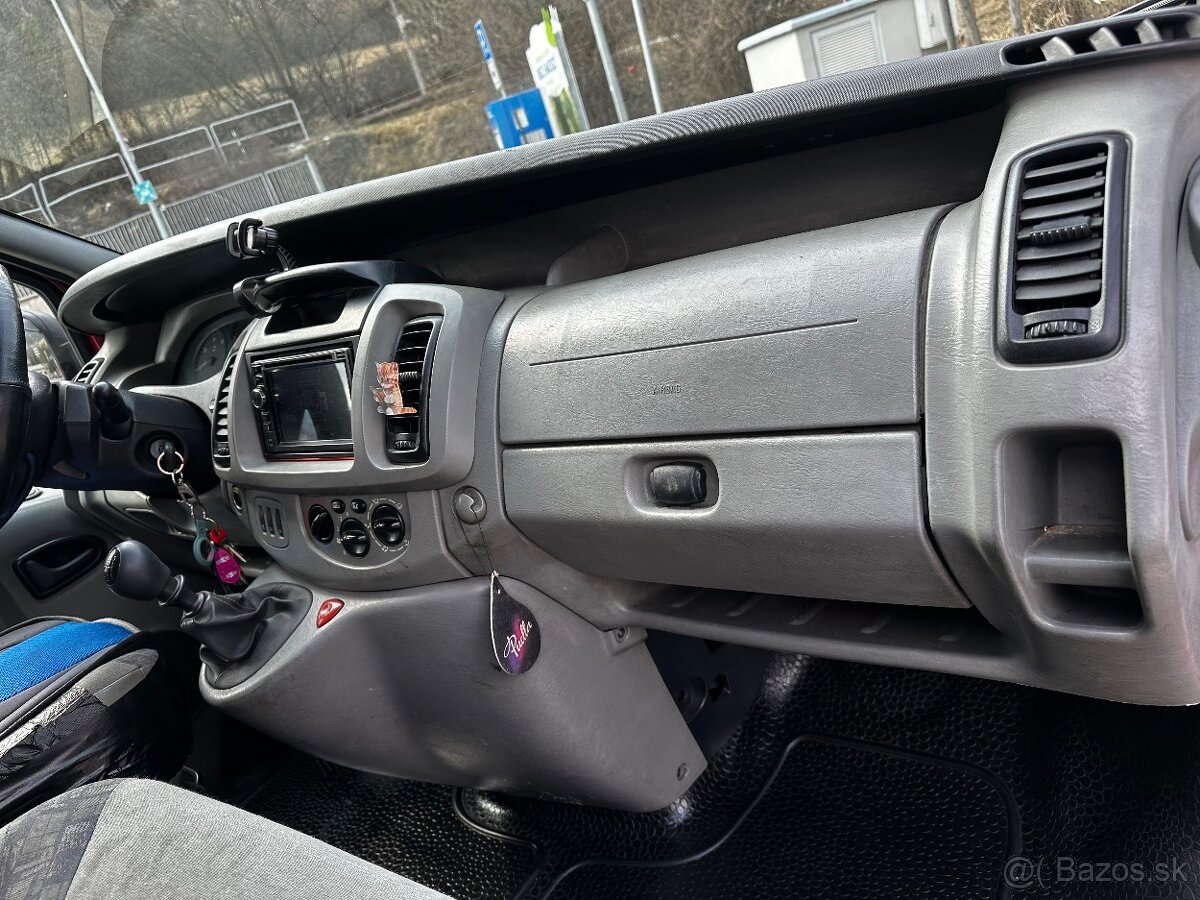 Opel Vivaro 1.9 TDTI - 8