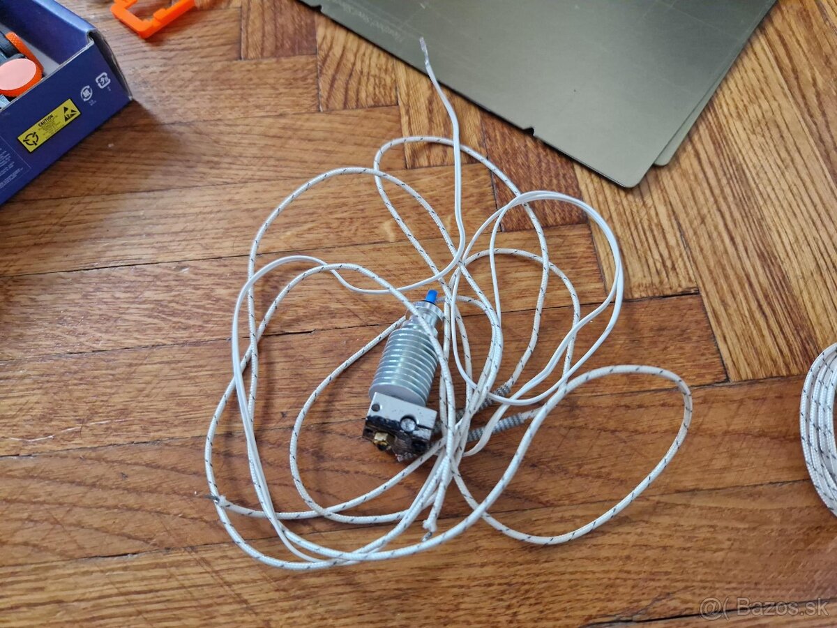 PRUSA MK3S+ (s filamentami) - 8