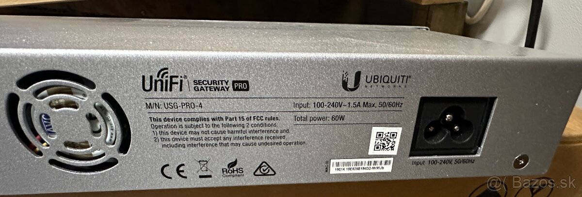 UniFi Security Gateway USG-PRO-4 - 8