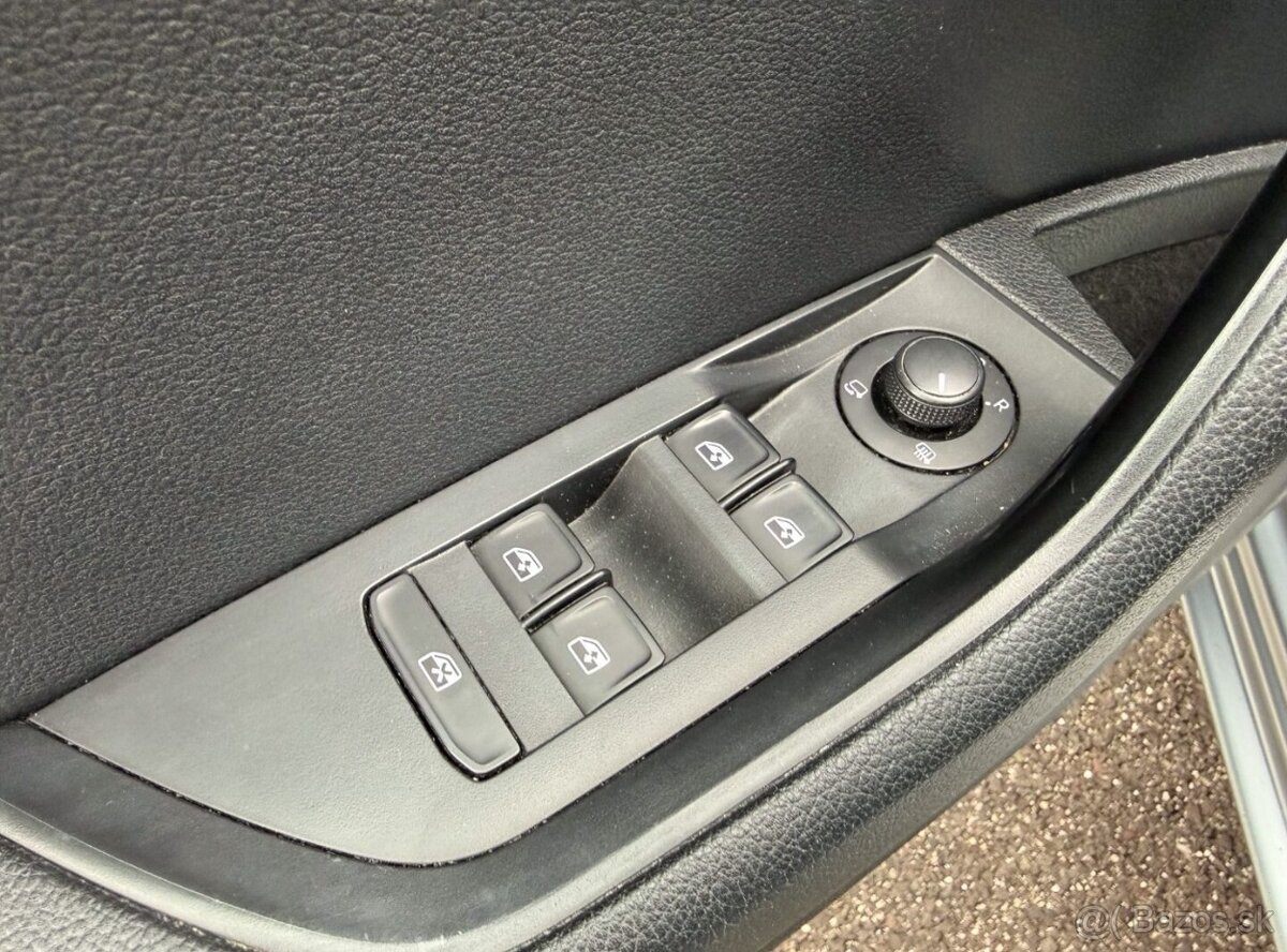 Škoda Superb Combi 1.6 TDI Ambition DSG - 8