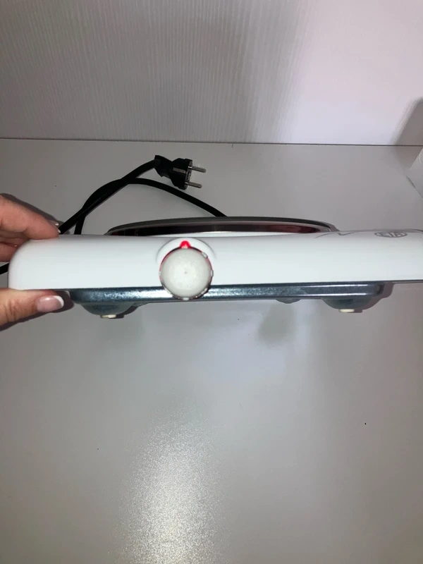 Novy, nepouzity elektricky varic zn. ETA, model 3109 - 8