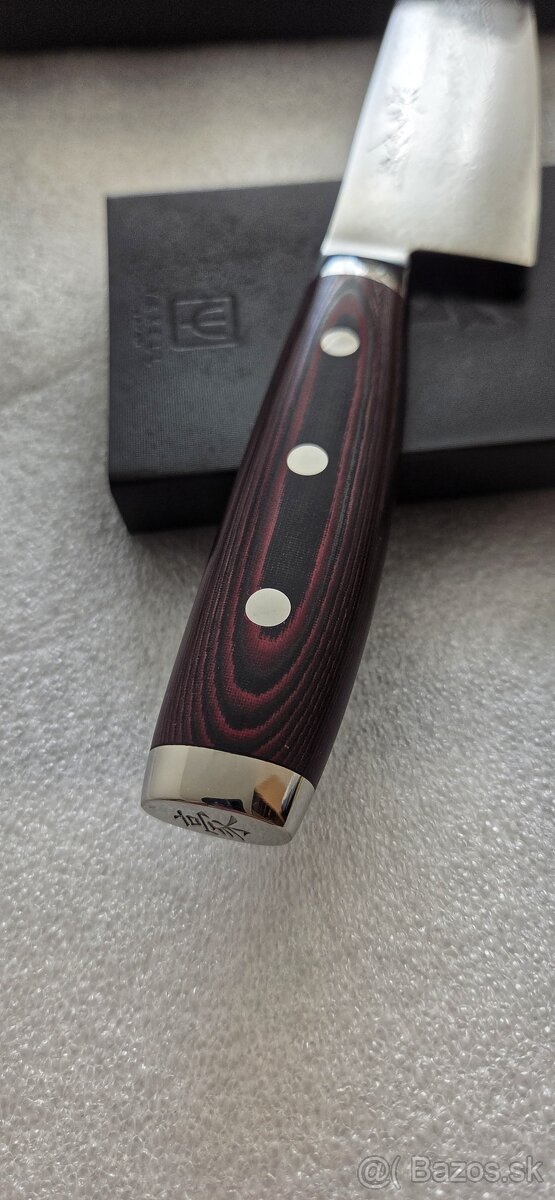 Japonský nôž značky Yaxell , Damašková edícia S - 8