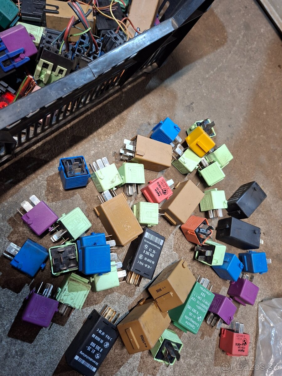 Tlačítka, vypínače, relatka bmw - 8