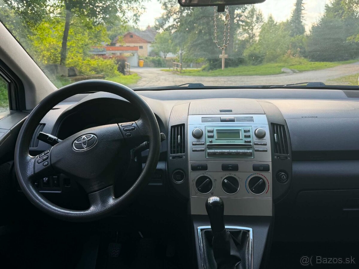 Toyota Corolla Verso 2.2 D-4D - 8