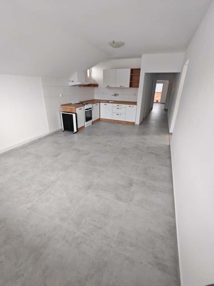 3 izbový zrekonštruovaný byt-128m2 v Jarovciach je na prenáj - 8