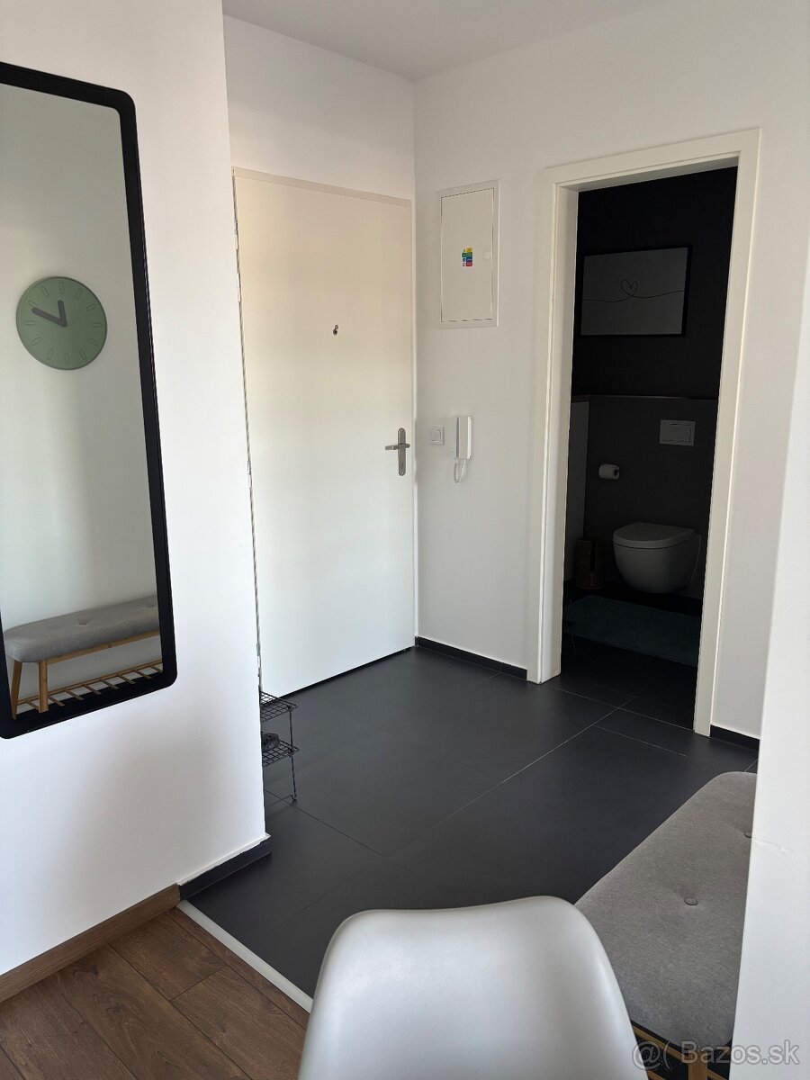 Prenajom 1,5 izboveho bytu v centre s garážovým státím. - 8