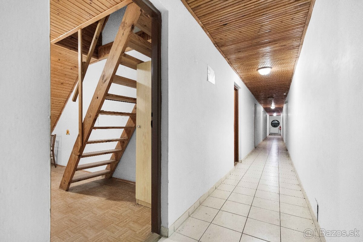 NA PREDAJ – REŠTAURÁCIA S UBYTOVANÍM V HOLÍČI - 8