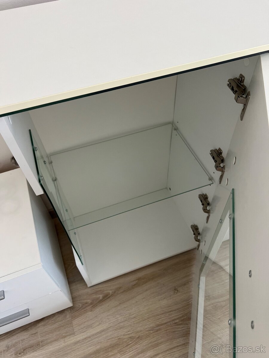 Biela leskla komoda - 8