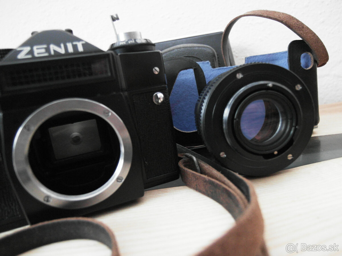 Starý fotoaparát ZENIT - 8