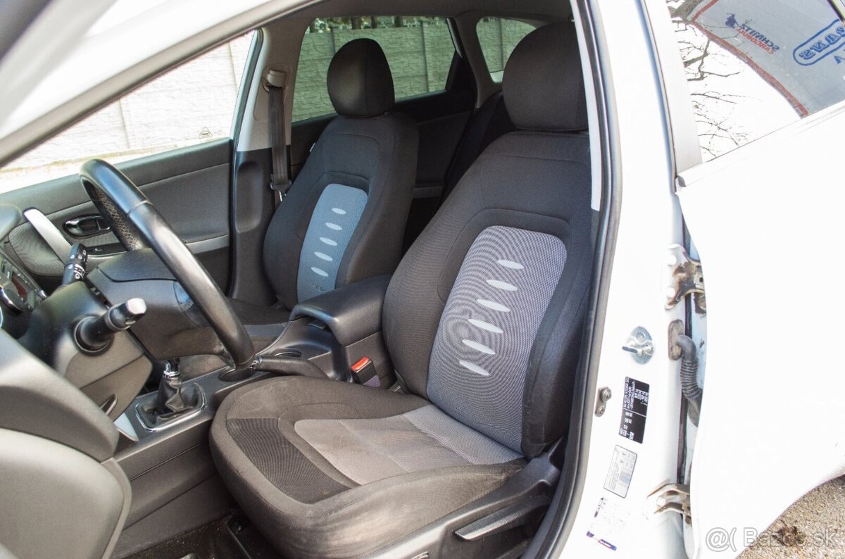 Kia Ceed SW 1.6 GDI - 8