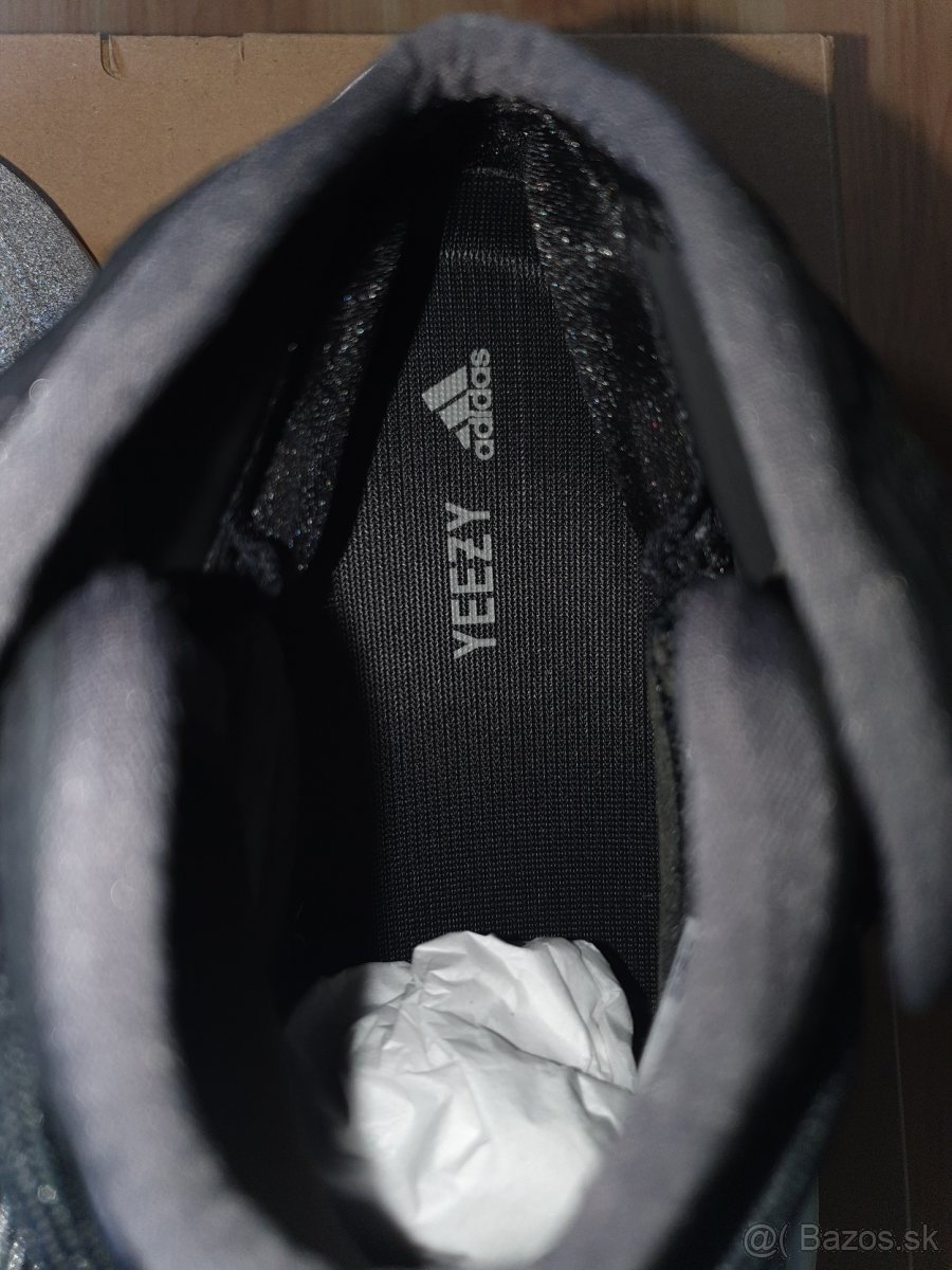 Yeezy QNTM - 8