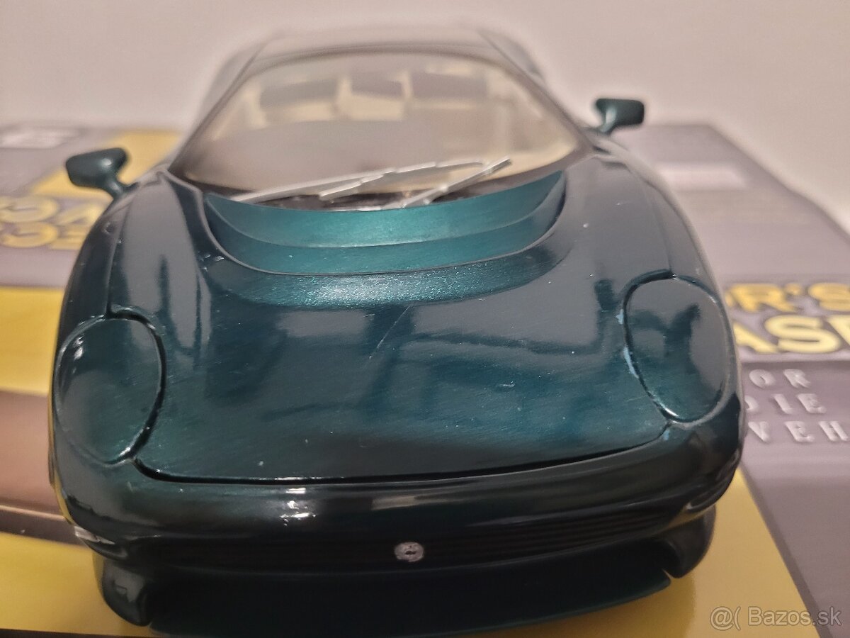 Model 1:18 Jaguar XJ220 - 8