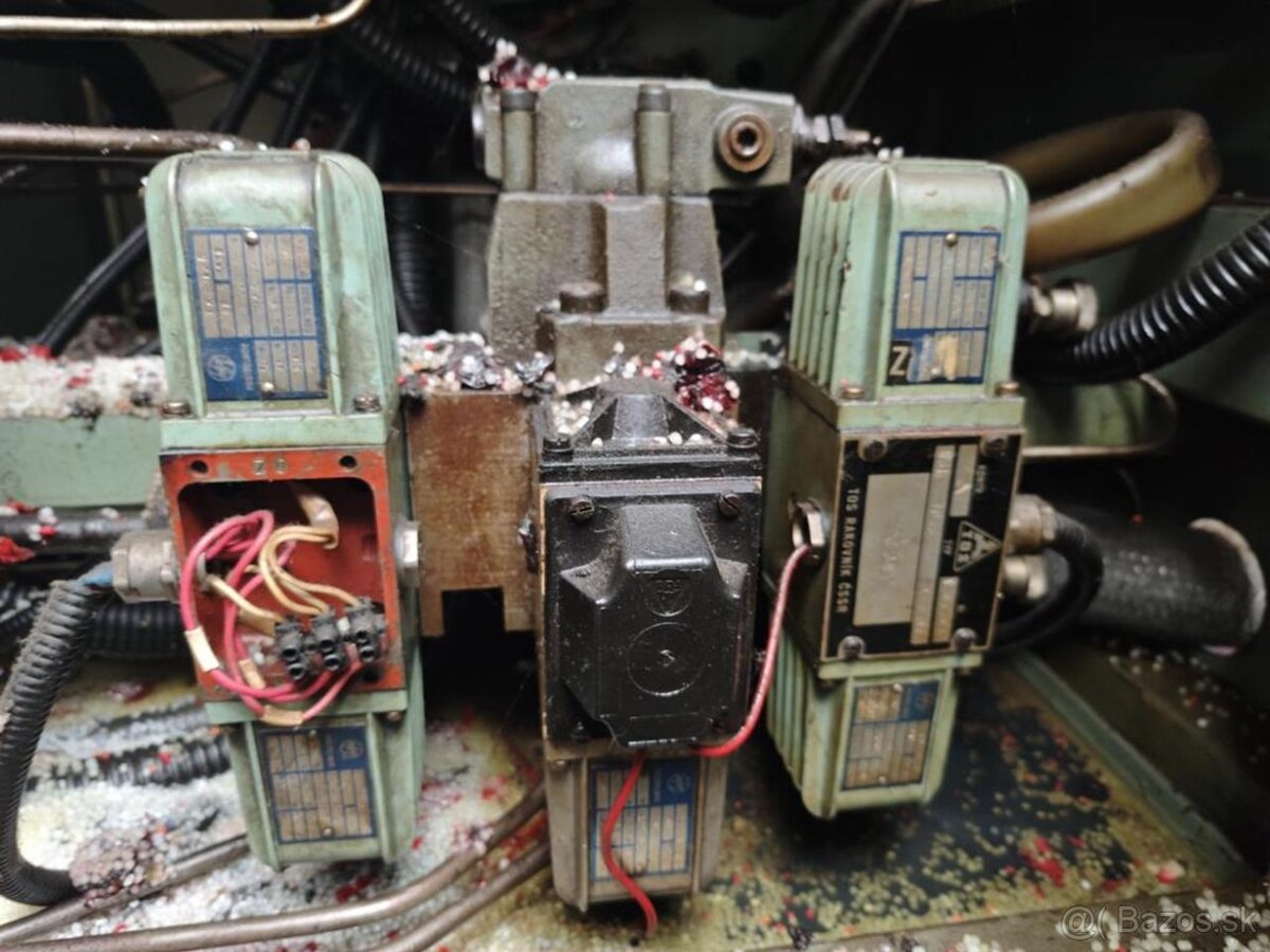 Vstřikovací lis na plasty TOS CS 195 100-1 (8544) - 8