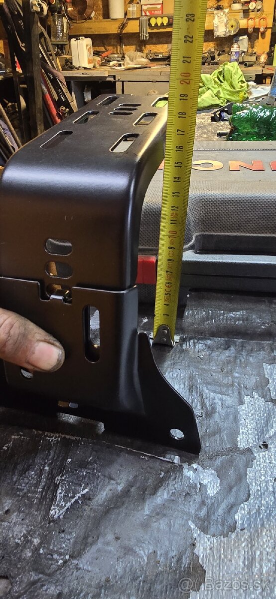 Stresny univerzalny drziak - 8