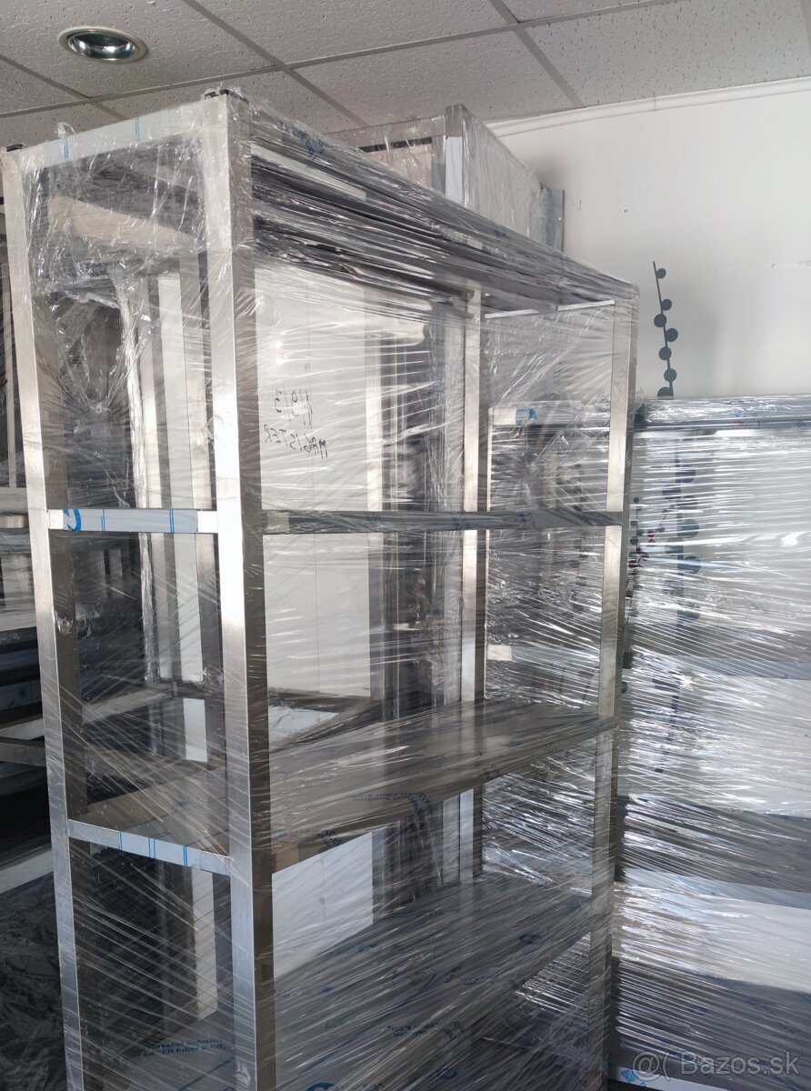 Gastro nábytok do veľkokuchyne. Nerezové police, digestor - 8