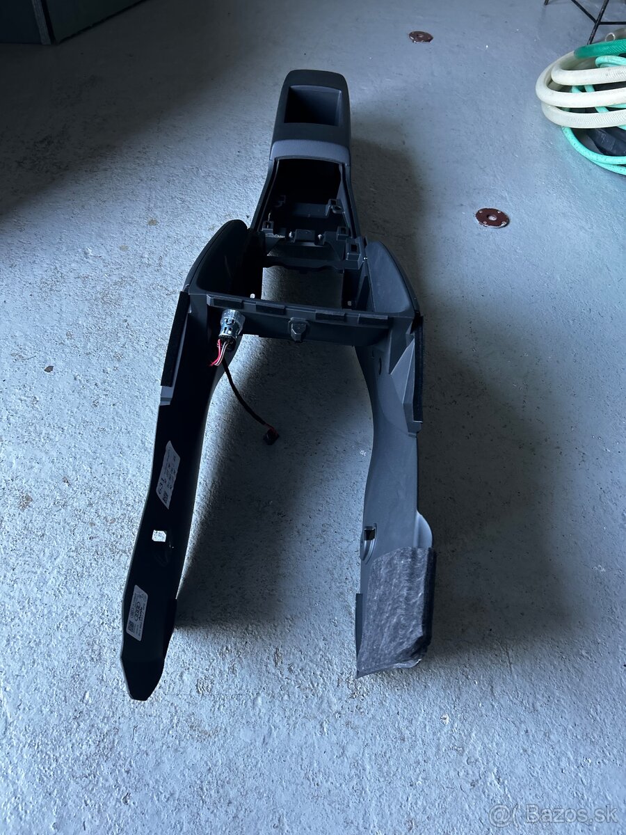 Predám zadné sedačky a dverové panely - 8