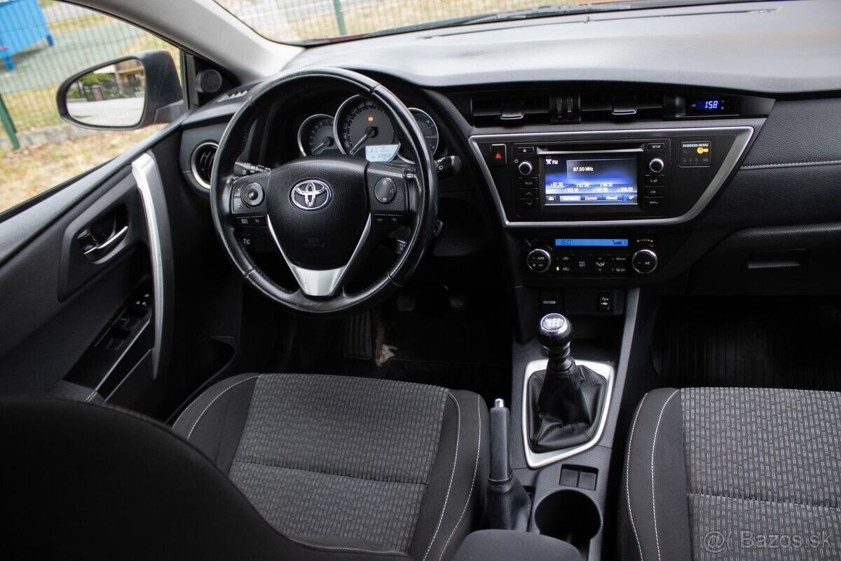 Toyota Auris TS 1.6 MT/6 2014 - 8