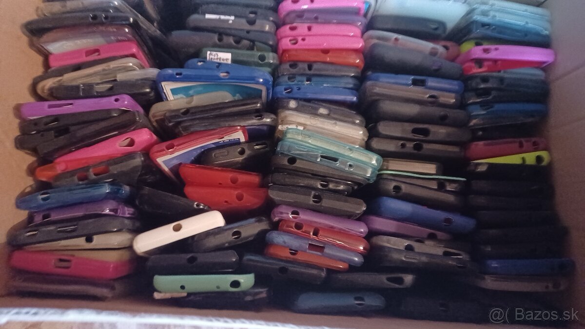Približne 600ks puzdier na mobilné telefóny - 8
