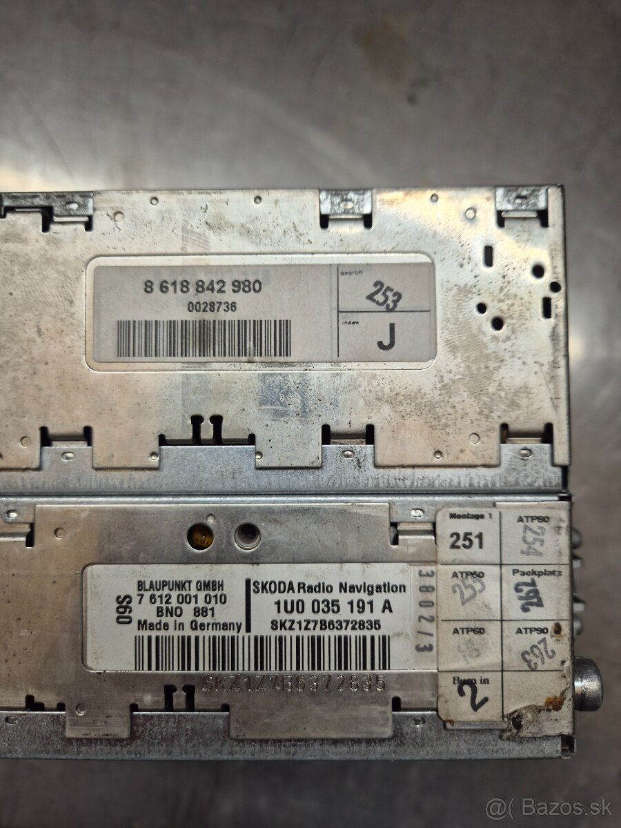 Predám Autorádio - MFD - DX - originál Škoda - 8