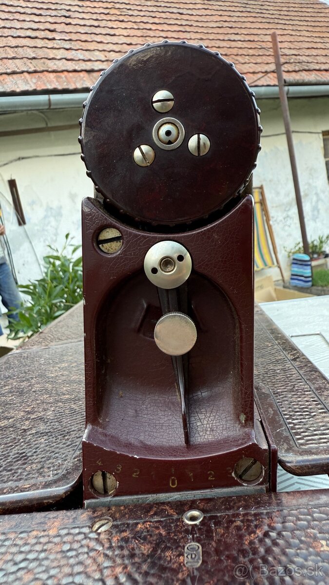 Vintage elektrický šijací stroj MEWA Freia - 8