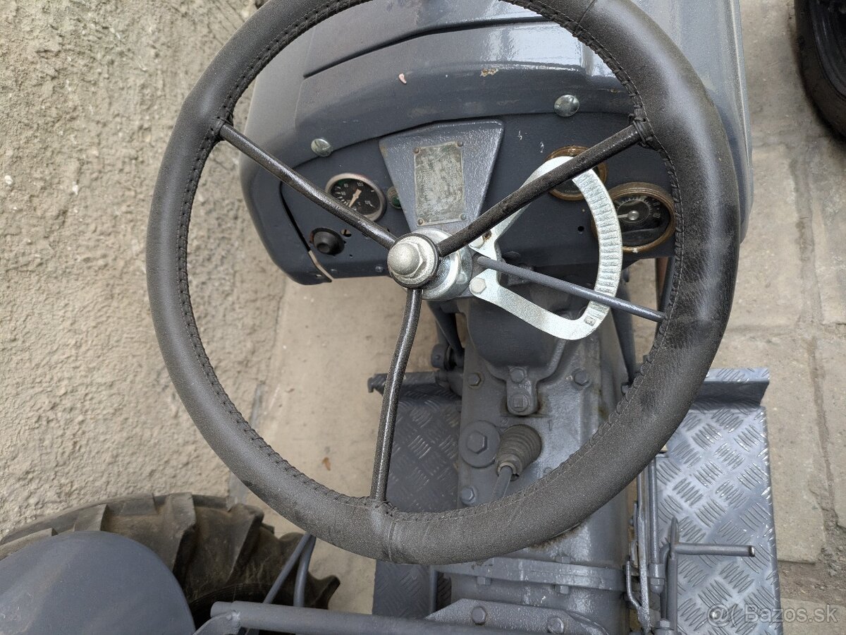 Ford Ferguson 8n - 8