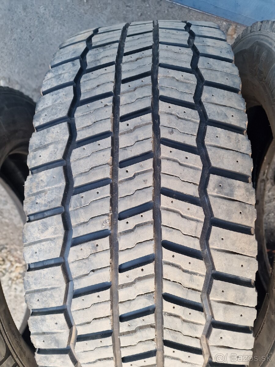 • 295/60 R22.5 Michelin X Multi / záberové MEGA tahač - 8