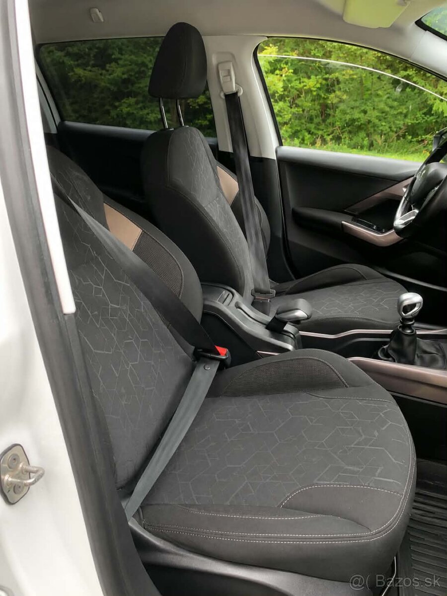 Peugeot 2008 1.2 PureTech 96Kw 2015 - 8