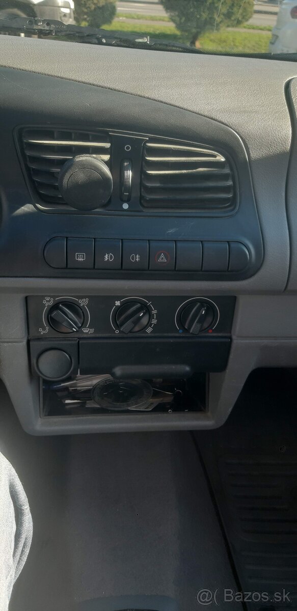 Škoda Felicia r. 2000 - 8