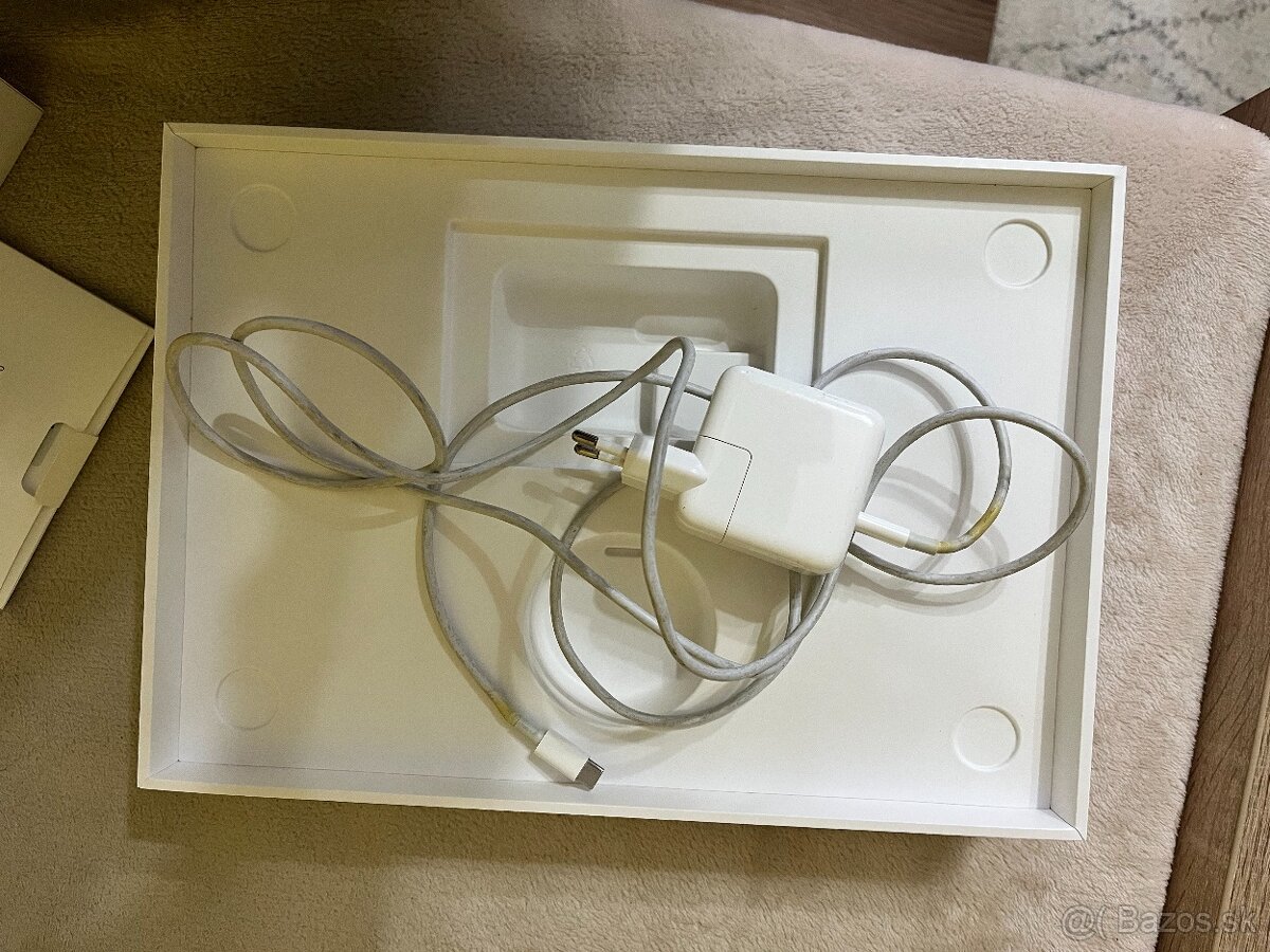 Macbook Air 13, 13,3 palca, i3, 8GB Ram, 256GB - 8