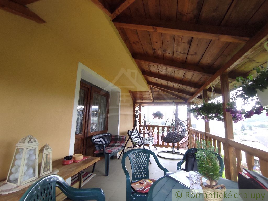 Priestranný rodinný dom s peknými výhľadmi v Hriňovej - 8