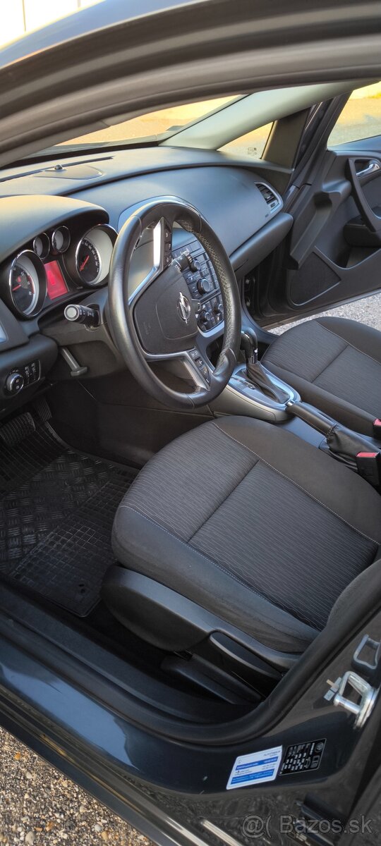 Predám Opel Astra J , 1,6 Automat Benzín r.2015 132000Km - 8