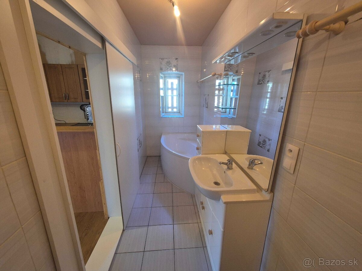 Predaj 2 izbový dom Valaská Belá pozemok 605 m2 - 8