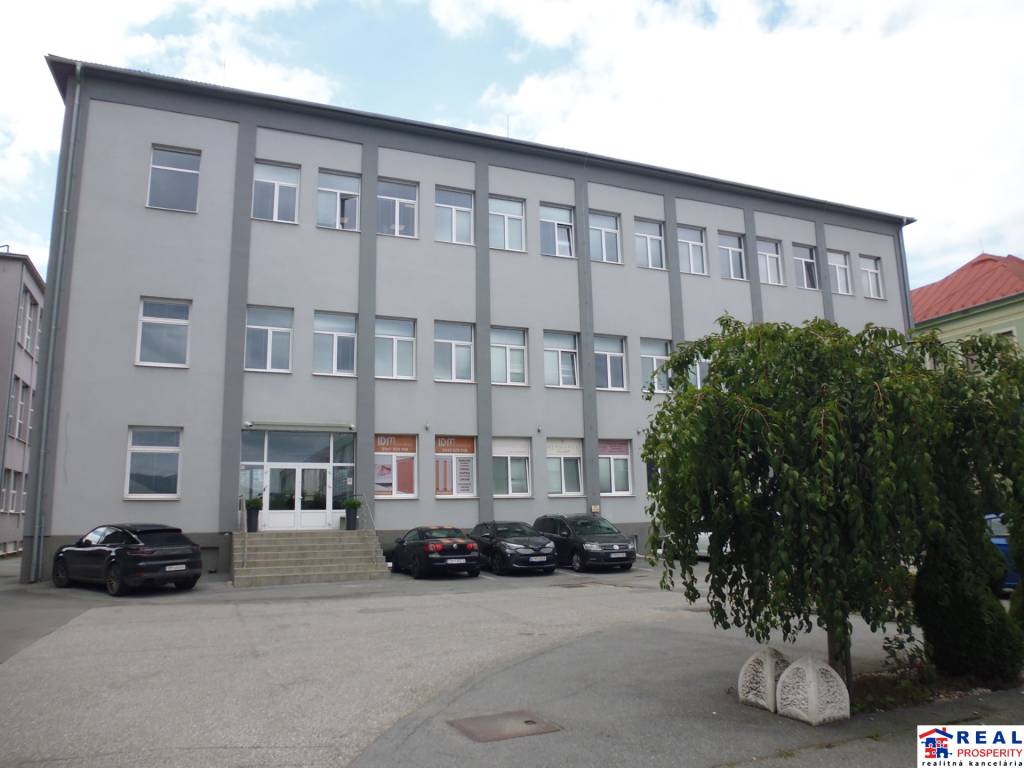 MASARYKOVA: VOĽNÉ NEBYTOVÉ priestory s UMÝVADLOM cca 23 m2 - - 8