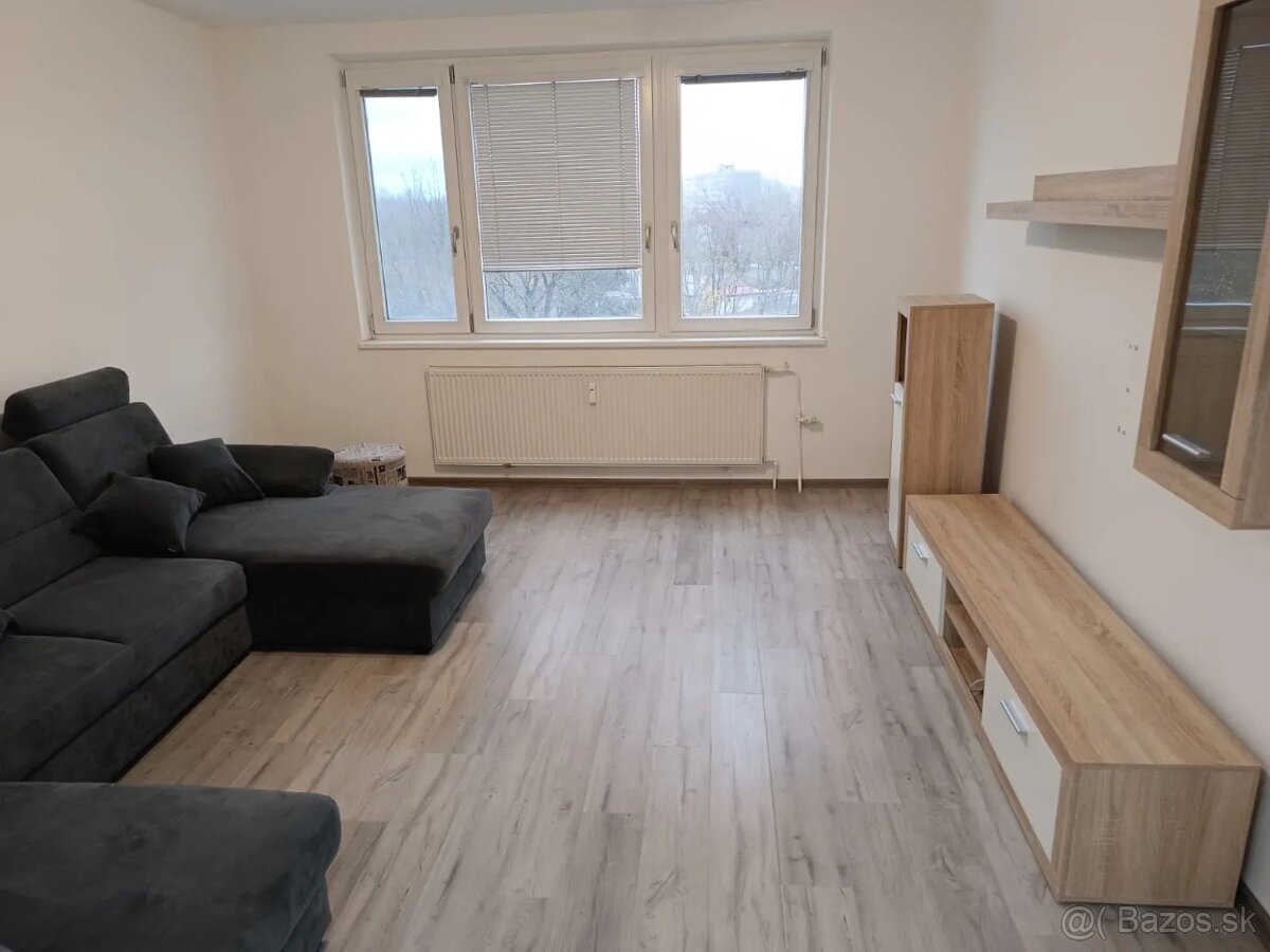 🏠 Prenájom 3-izbového bytu s loggiou na začiatku Petržalky - 8
