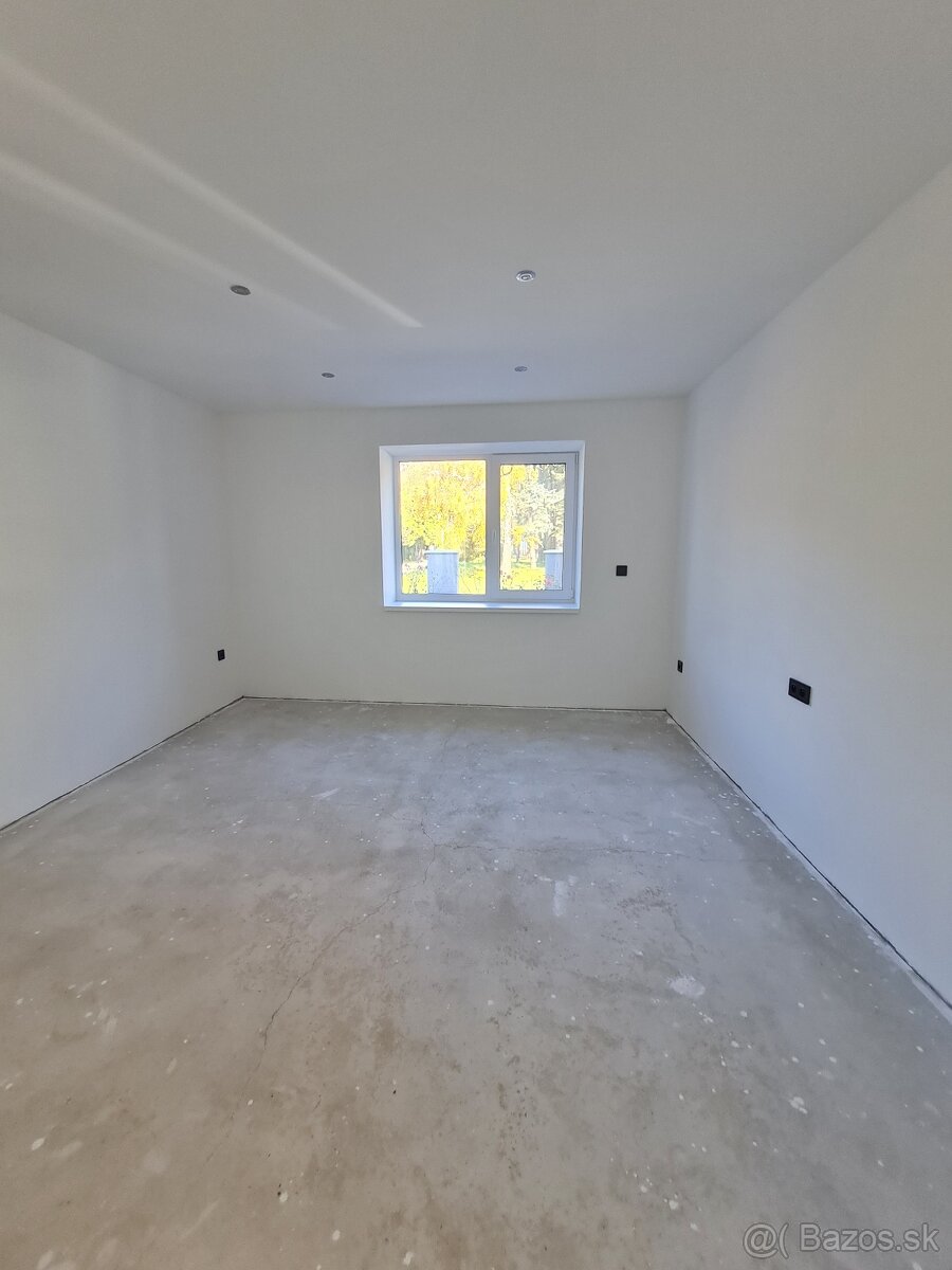 3.izb RD 730m pozemok - 8