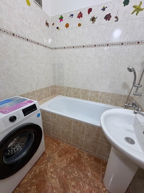 Kompletne zariadený 2-izbový byt Tilgnerova komplet 800,-Eu - 8