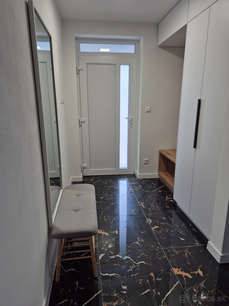 4-IZBOVÝ RADOVÝ RODINNÝ DOM - 8