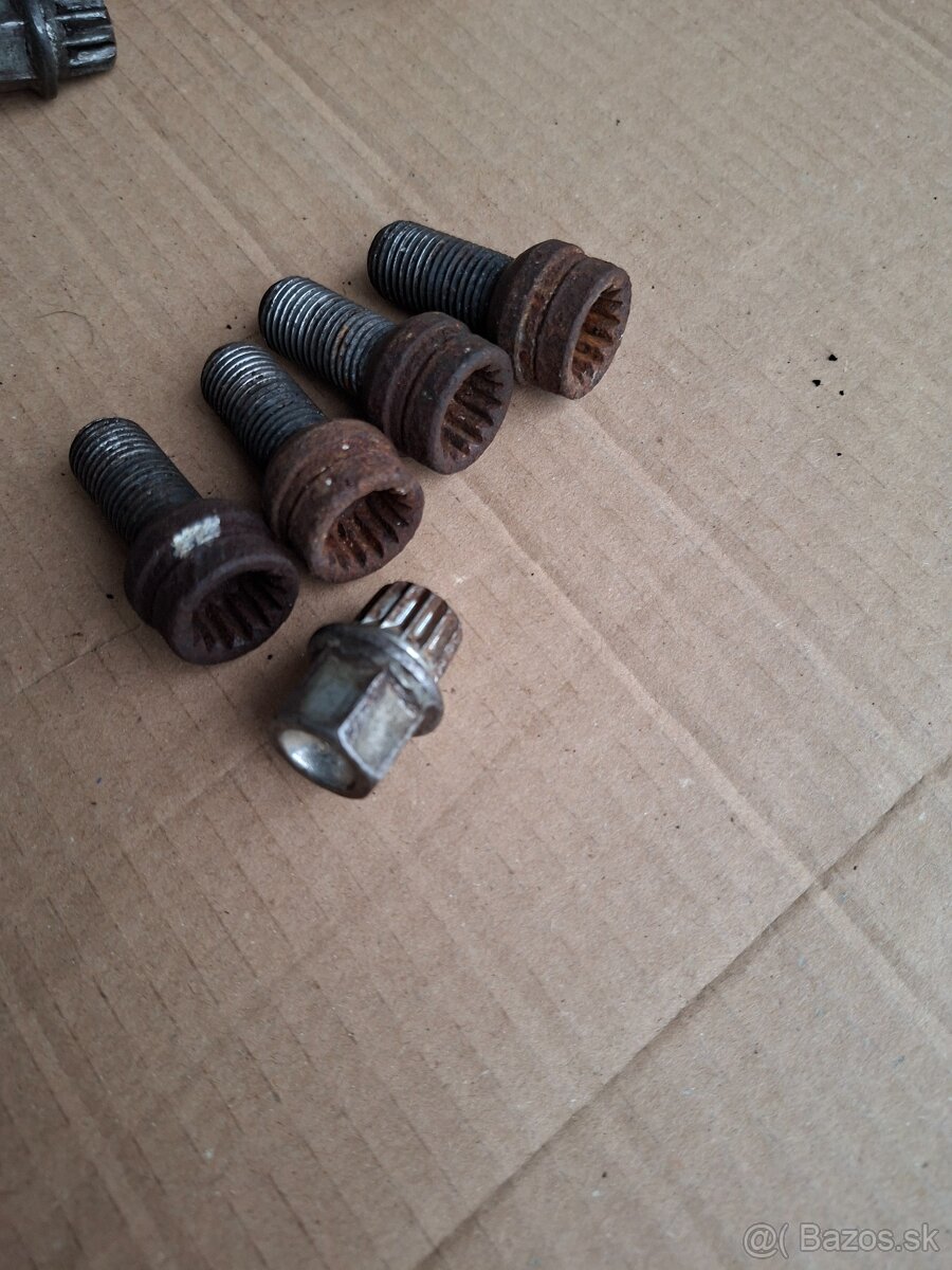 skrutky na kolesa M14 + bezpecnostne skrutky + krytky - 8