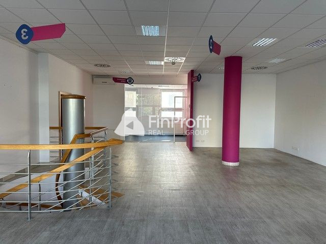 Reprezentatívny obchodno-administratívny priestor na prenájo - 8