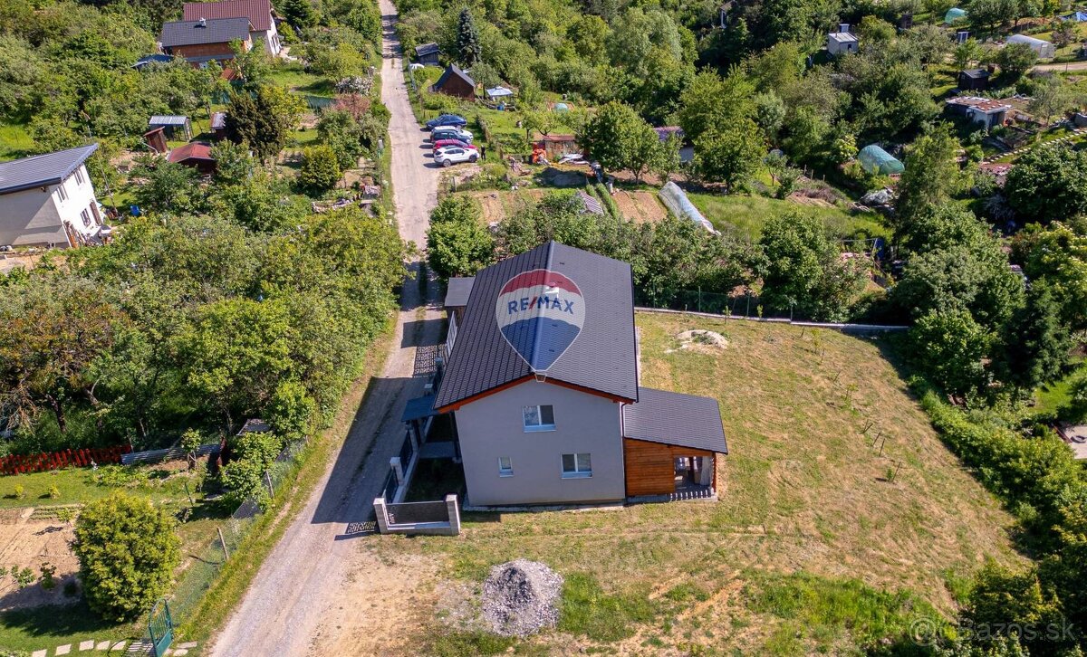 NOVOSTAVBA, Rodinný dom, 4+1izb, 696m2, +terasa, 6 min. od - 8