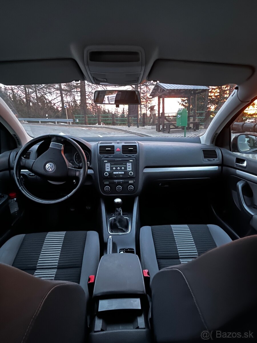 Predám Volkswagen golf 5 1.6 - 8