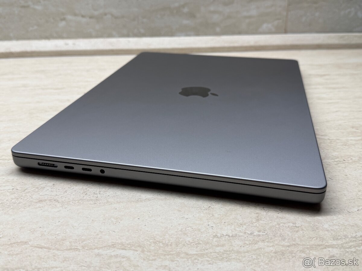 Apple MacBook Pro 16" / M1 Pro / 16GB / 512GB - 8