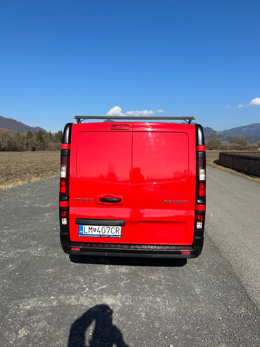 Renault Trafic long 6 miestne 2015 - 8