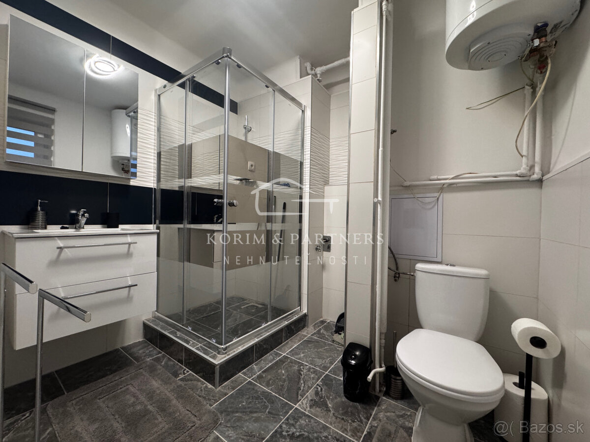 ZARIADENÝ zrekonštruovaný 2 izbový byt na Budovateľskej, Kom - 8