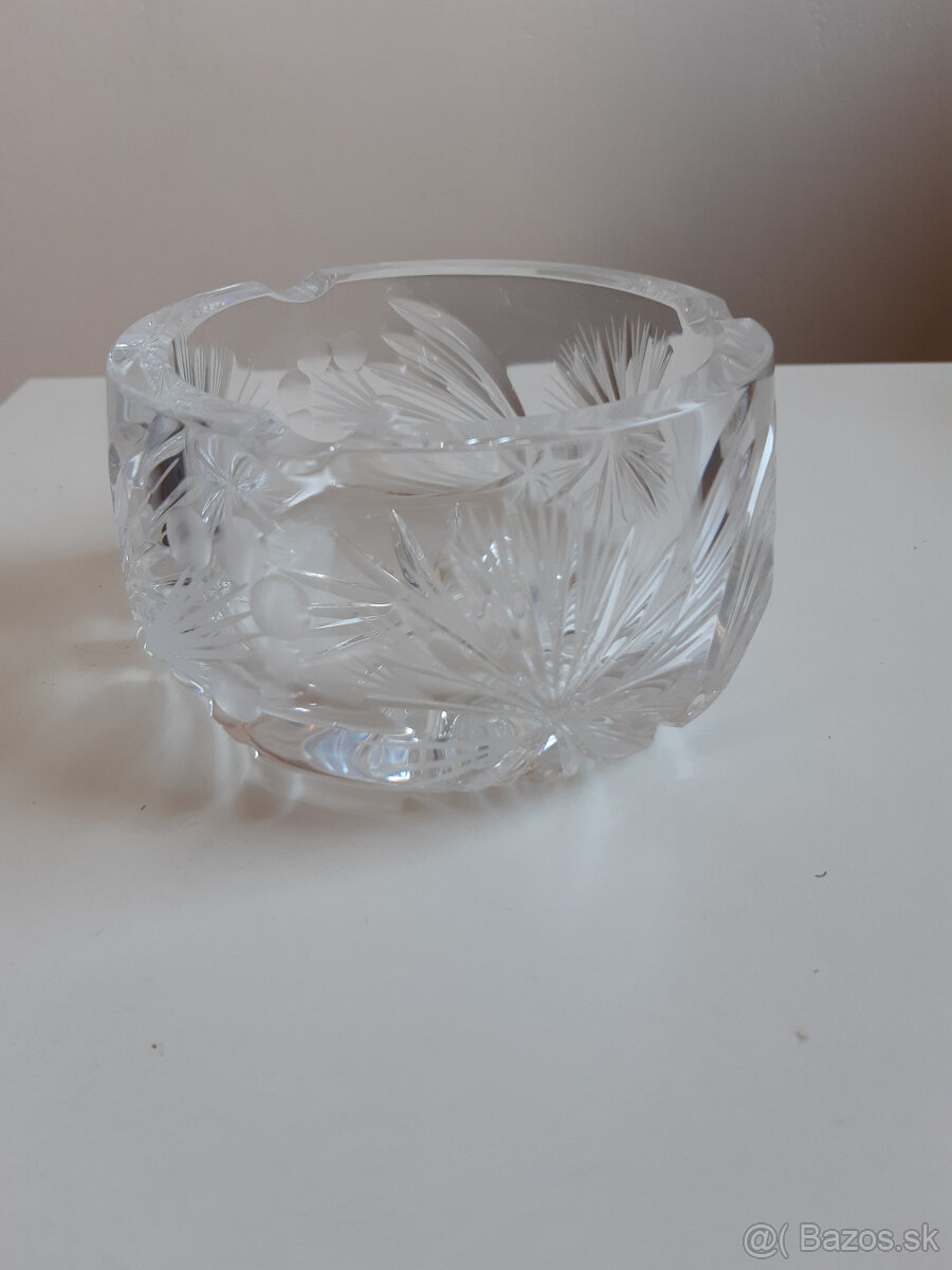 Pribrusované misy a popolník - 8