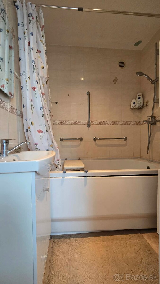 Priestranný 4izbový byt v širšom centre mesta - 8