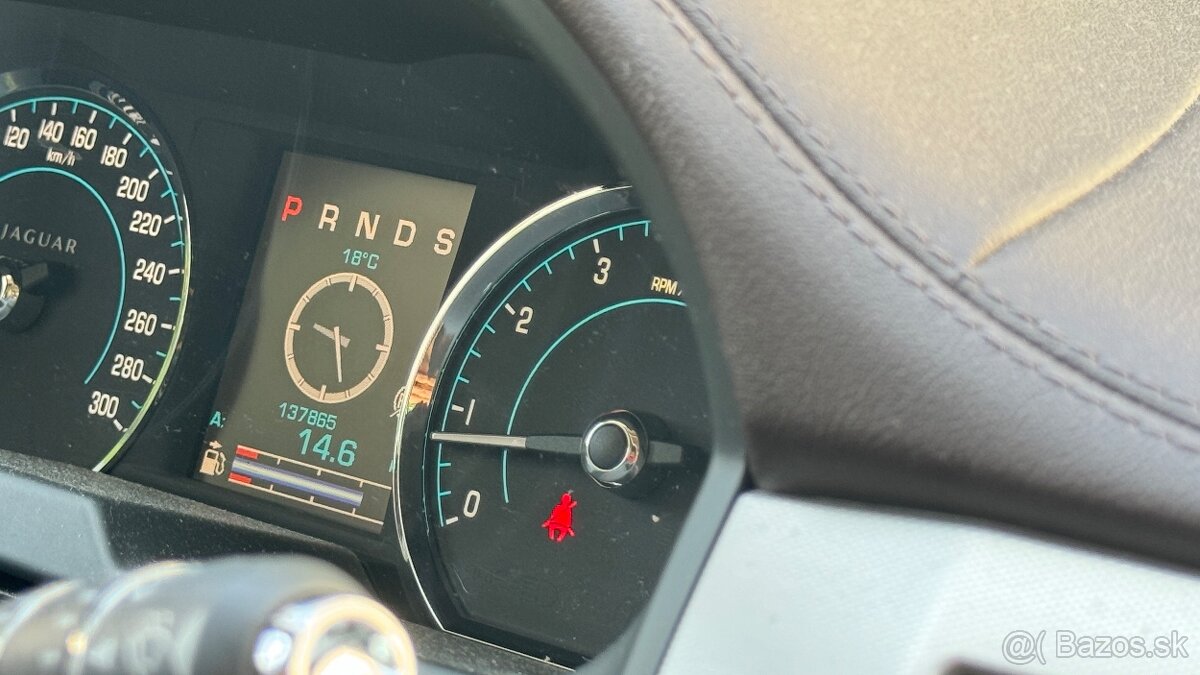 Jaguar XF 3.0 V6 – 340 koní, DPH, TOP stav - 8